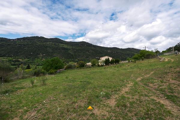 CARCASSONNE – GREFFEIL Terrain constructible de 1.871m² avec vue et partiellement viabilisé