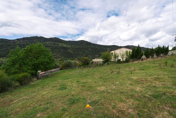 CARCASSONNE – GREFFEIL Terrain constructible de 1.871m² avec vue et partiellement viabilisé