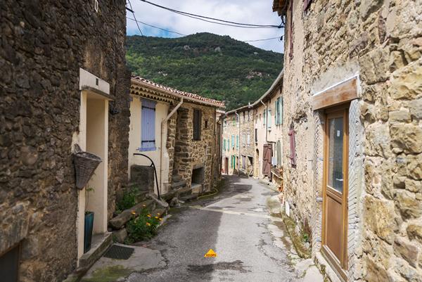 CARCASSONNE – GREFFEIL Terrain constructible de 1.871m² avec vue et partiellement viabilisé