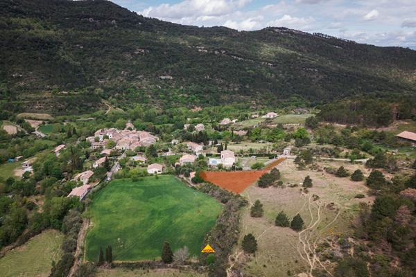 CARCASSONNE – GREFFEIL Terrain constructible de 1.871m² avec vue et partiellement viabilisé