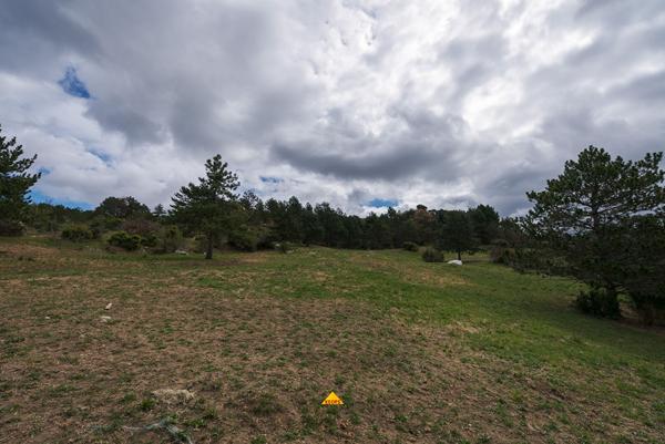 CARCASSONNE – GREFFEIL Terrain constructible de 1.871m² avec vue et partiellement viabilisé