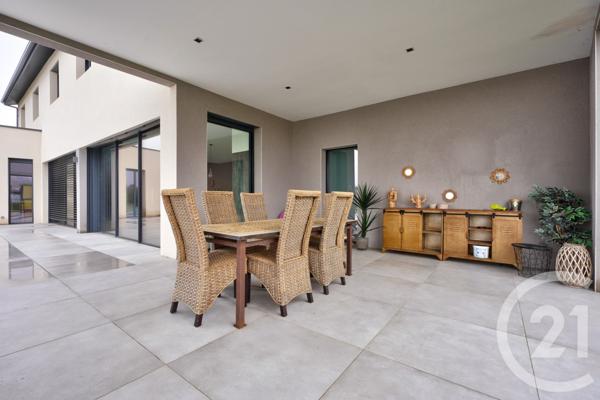 Maison à vendre  7 pièces - 245 m2 REYRIEUX - 01