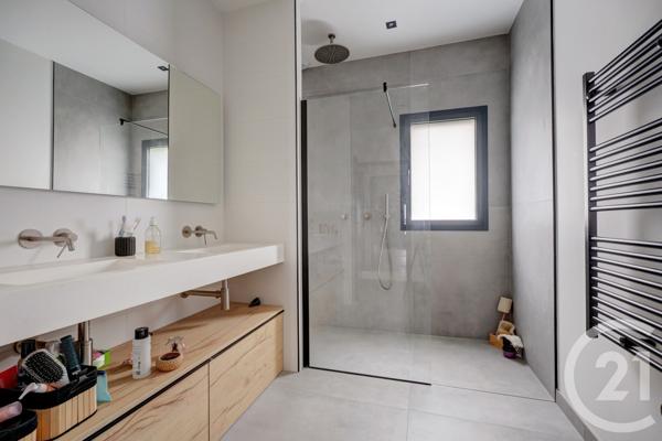 Maison à vendre  7 pièces - 245 m2 REYRIEUX - 01