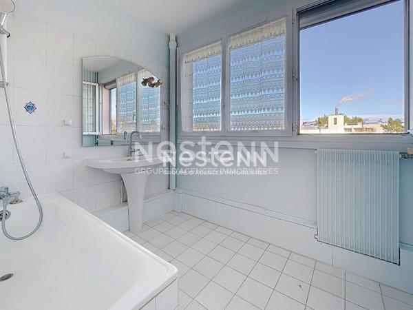 A VENDRE - ST CYR L ECOLE - Appartement de 4 pièces de 75 m² avec parking et cave