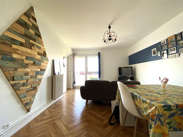Appartement à vendre à Vannes 47 m² - Rive droite - ascenseur - balcon - parking - cave