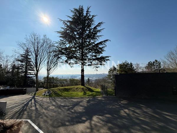 NEUF - Appartement de standing avec balcon - 4 pièces - 107m² - lumineux et calme dans un secteur recherché - vue imprenable sur Rouen - Mont Saint Aignan