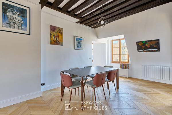 Appartement de caractère au sein de l’Hôtel de Chaulnes sur la Place des Vosges