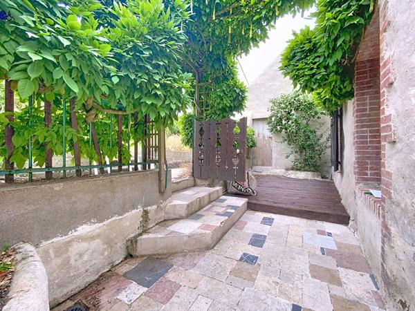 Maison ancienne, idéalement située dans le centre-ville de Chalonnes Sur Loire