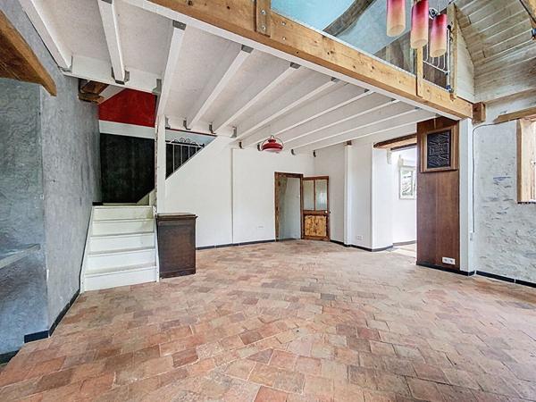 Maison ancienne, idéalement située dans le centre-ville de Chalonnes Sur Loire