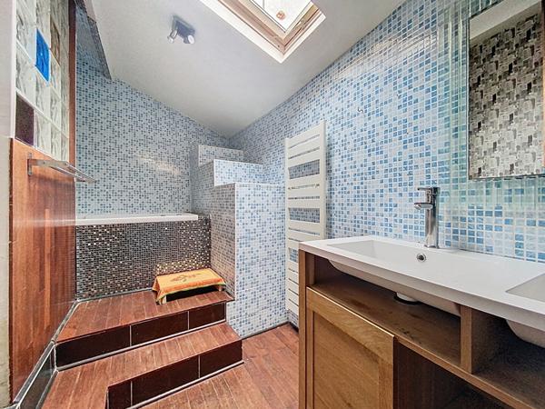 Maison ancienne, idéalement située dans le centre-ville de Chalonnes Sur Loire