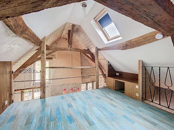 Maison ancienne, idéalement située dans le centre-ville de Chalonnes Sur Loire