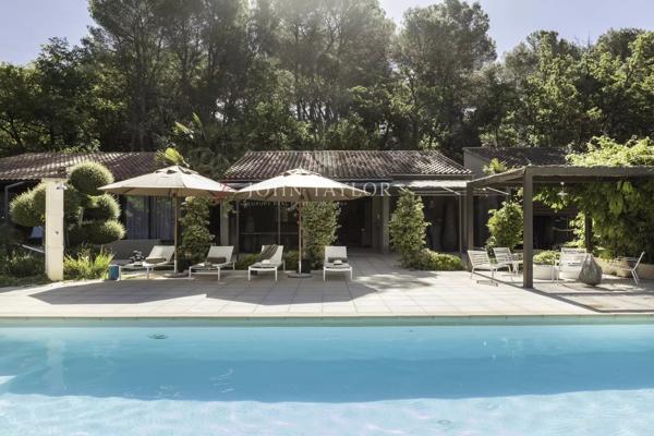 A VENDRE Grande maison d'architecte avec Piscine et maison d'amis Pernes les Fontaines Provence