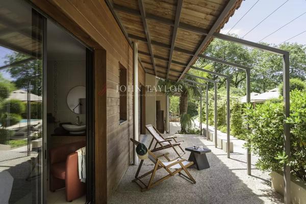A VENDRE Grande maison d'architecte avec Piscine et maison d'amis Pernes les Fontaines Provence