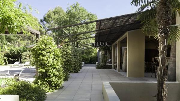 A VENDRE Grande maison d'architecte avec Piscine et maison d'amis Pernes les Fontaines Provence