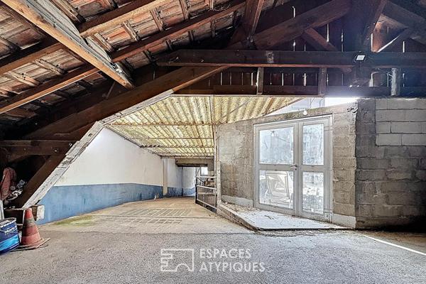 Volume brut avec terrasse suspendue à Bastide