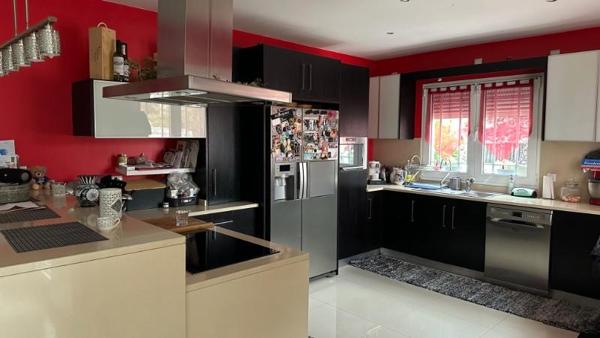 Maison familiale de 246 m² avec jardin, terrasse, parkings et deux studios – secteur calme à Ivry-sur-Seine