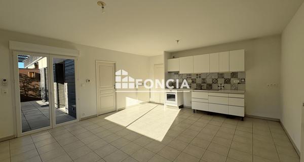 Location Appartement 3 pièces 67.89 m² - Robion 84440