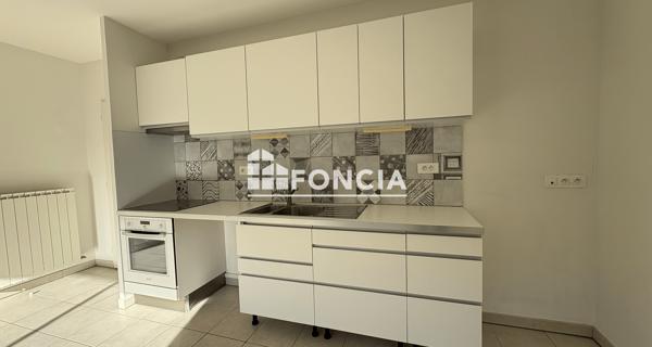 Location Appartement 3 pièces 67.89 m² - Robion 84440