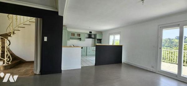 Maison individuelle - 4 chambres - Sous sol total et Studio.