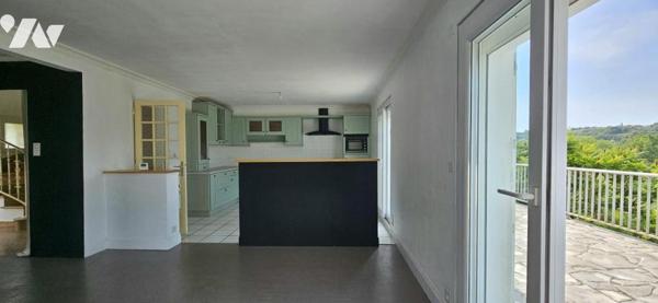 Maison individuelle - 4 chambres - Sous sol total et Studio.