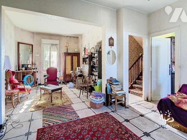 Avenue de la Libération, à proximité de l'hippodrome, au pied du tram D, maison en pierre en R+...