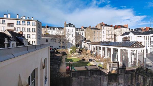 EXCLUSIVITÉ NANTES - MEDIATHÈQUE / Appartement T2 duplex au dernier étage