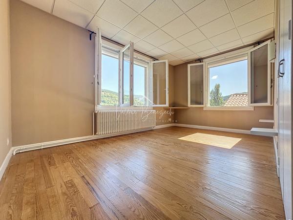 Saint-Affrique (12400) Idéal Artisan ou projet de vie et investissement !