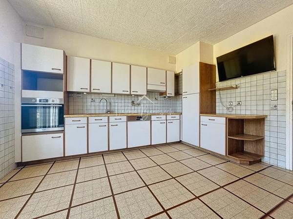 Saint-Affrique (12400) Idéal Artisan ou projet de vie et investissement !