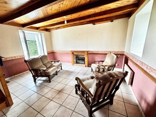Ensemble immobilier à rénover – Grand terrain – PLOUDIRY (29)