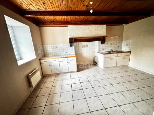 Ensemble immobilier à rénover – Grand terrain – PLOUDIRY (29)