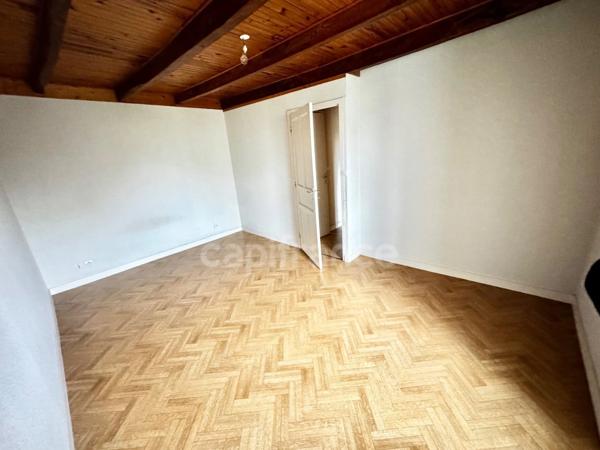 Ensemble immobilier à rénover – Grand terrain – PLOUDIRY (29)
