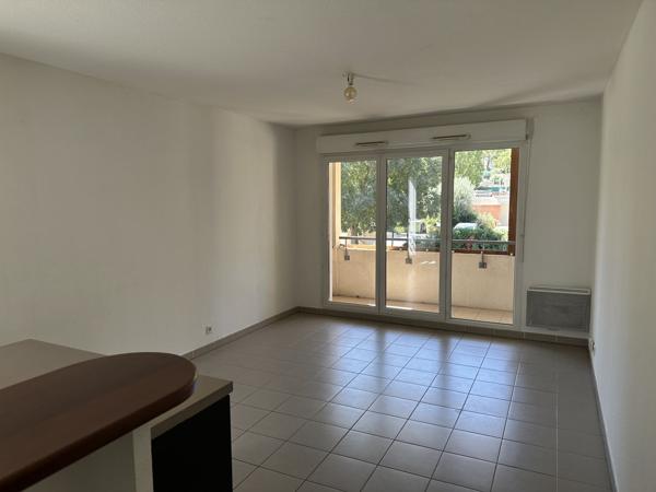 Gardanne - Appartement T3 d'environ 57m² avec balcon et stationnements