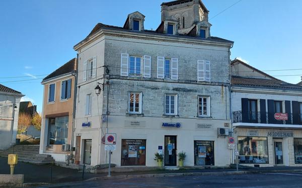 Immeuble à vendre    4 pièces •  Saint-Astier