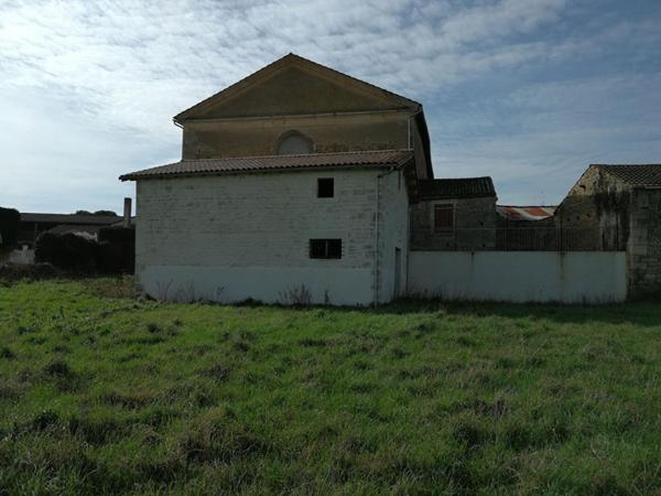 MOUGON - Terrain à construire 2450 m2 avec grange