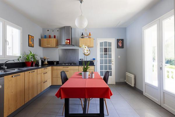 Sommières (30250) Sommières, MAUVALAT , Belle Maison d'architecte de type T5 avec son studio indépendant