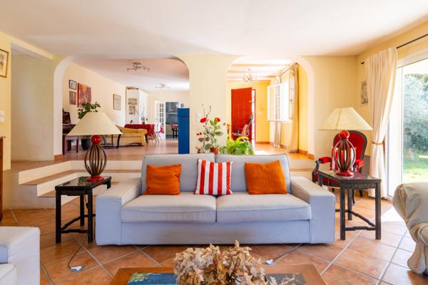 Sommières (30250) Sommières, MAUVALAT , Belle Maison d'architecte de type T5 avec son studio indépendant