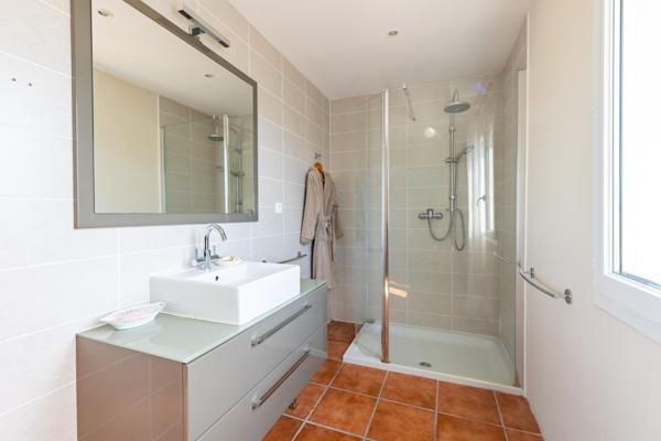 Sommières (30250) Sommières, MAUVALAT , Belle Maison d'architecte de type T5 avec son studio indépendant