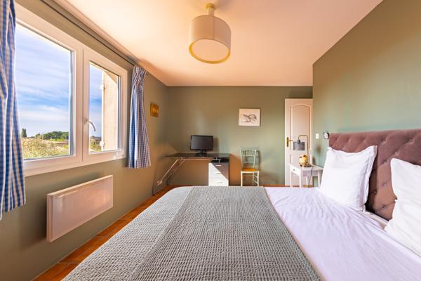 Sommières (30250) Sommières, MAUVALAT , Belle Maison d'architecte de type T5 avec son studio indépendant