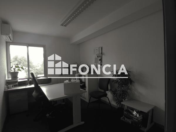 Location Local commercial 5 pièces 254.38 m² - 34 AVENUE JEAN JAURES Eybens 38320
