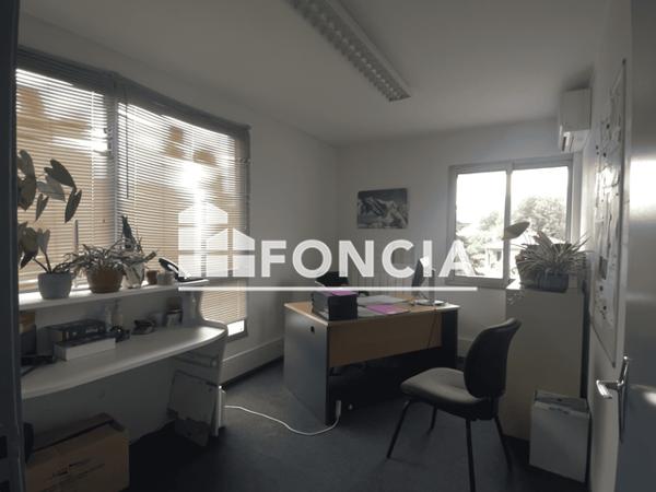 Location Local commercial 5 pièces 254.38 m² - 34 AVENUE JEAN JAURES Eybens 38320