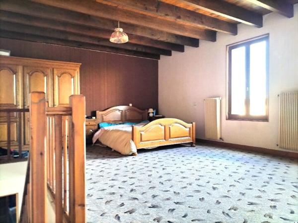 Maison en pierre avec fort potentiel – 212 m² habitables