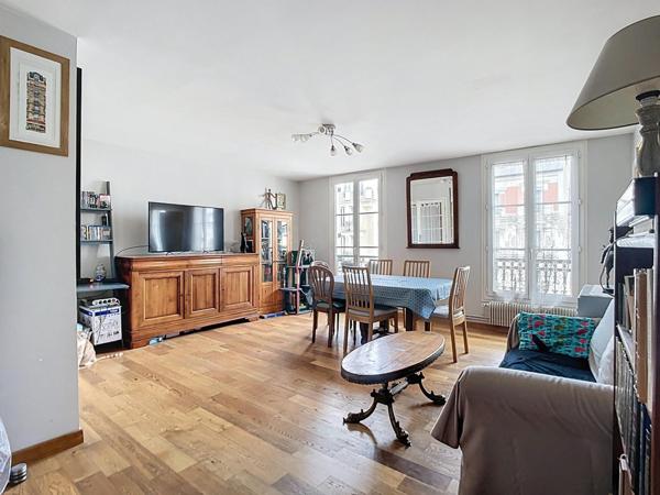 Emplacement n°1, commerces, métro, vue Château