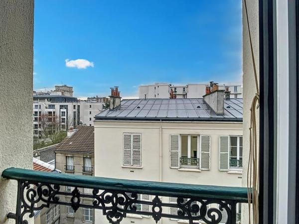 Emplacement n°1, commerces, métro, vue Château