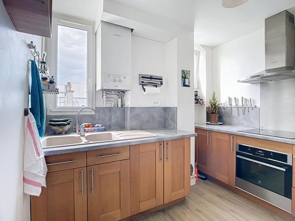 Emplacement n°1, commerces, métro, vue Château