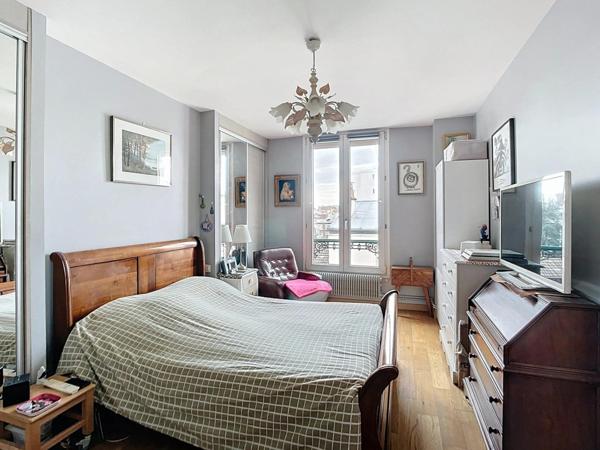 Emplacement n°1, commerces, métro, vue Château