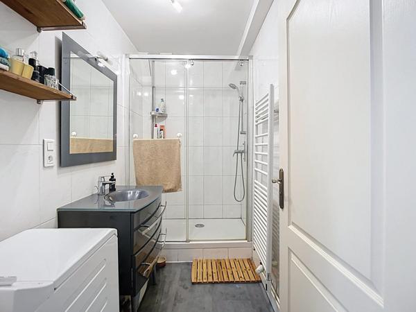 Emplacement n°1, commerces, métro, vue Château