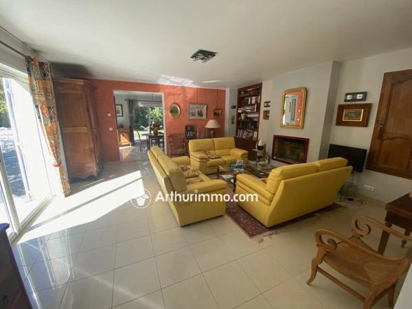 Vente                                                      Maison
                        
                     7 pièces                      191 m2                     à Aulnay