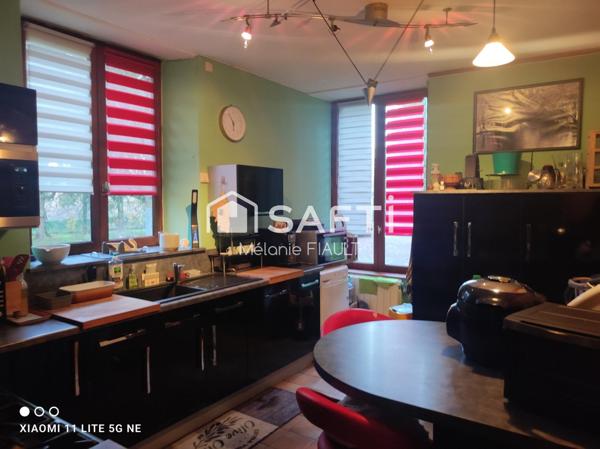 Charmante propriété d'habitation de 173m² et d'une dépendance de 65m² en pierre, implantée sur un terrain de 4370 m².