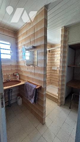 Une Maison à usage d'habitation.