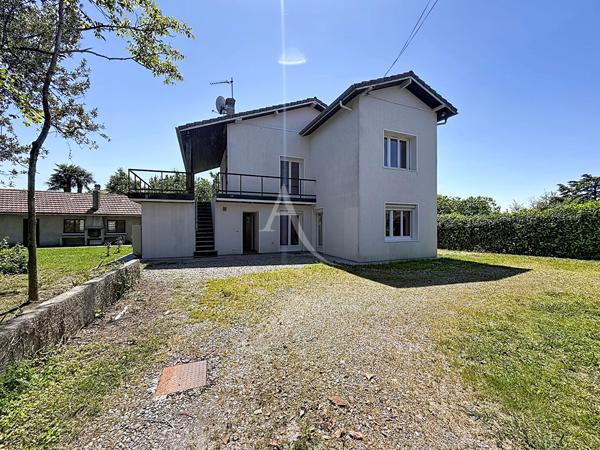Pau, Maison de 6 chambres avec 2 logements indépendants sur terrain plat et arboré. Fort potentiel locatif